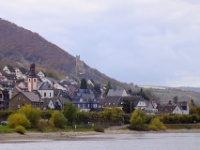 Approaching Castle Sooneck overlooking Niederheimbach