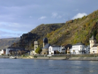 The town of Wellmich on the right bank